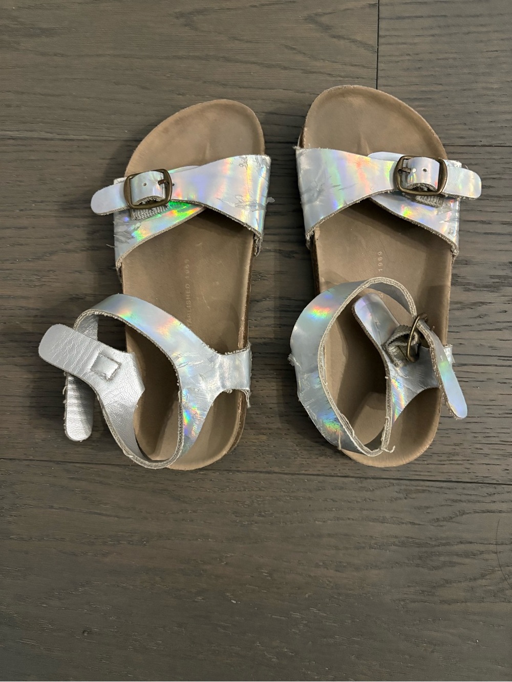 Gap girls silver water shoes sz 13 GUC
